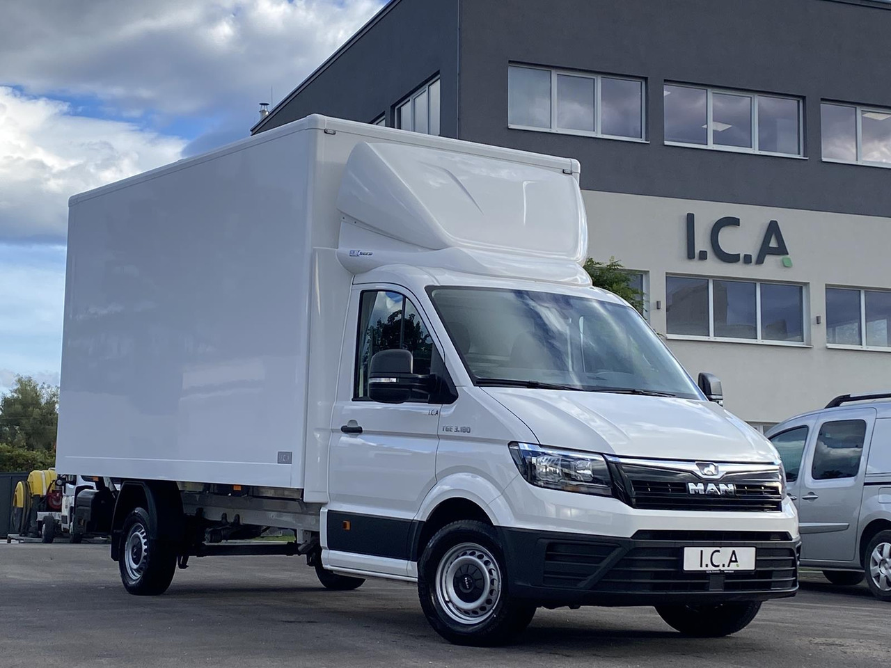MAN TGE 3.180 RS4490 1+2, 180PS, 2.0L | ALU-BOX 4200mm + LADERAMPE - Furgoneta caja cerrada: foto 2 MAN TGE 3.180 RS4490 1+2, 180PS, 2.0L | ALU-BOX 4200mm + LADERAMPE - Furgoneta caja cerrada: foto 2