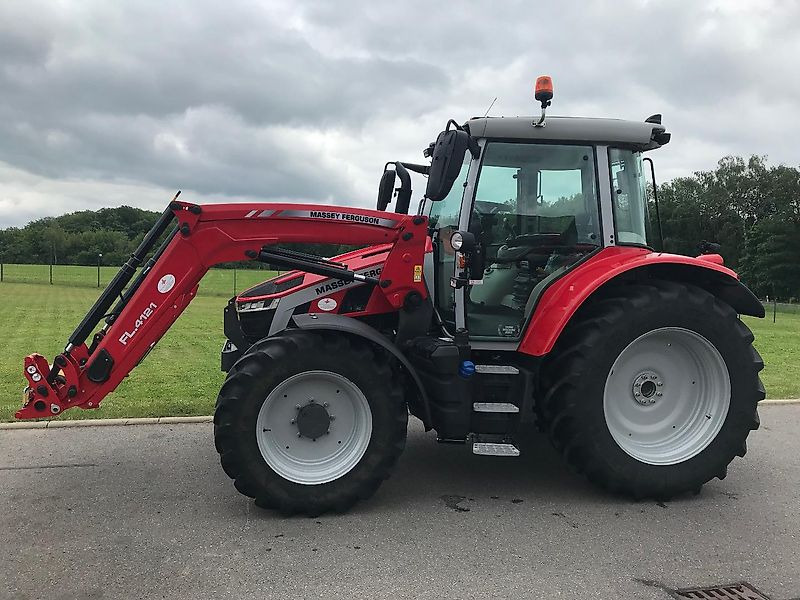 Massey Ferguson MF 5S.145 Dyna-6 "Efficient" - Tractor: foto 5 Massey Ferguson MF 5S.145 Dyna-6 "Efficient" - Tractor: foto 5