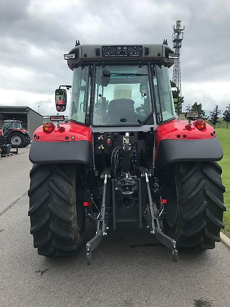 Massey Ferguson MF 5S.145 Dyna-6 "Efficient" - Tractor: foto 4 Massey Ferguson MF 5S.145 Dyna-6 "Efficient" - Tractor: foto 4