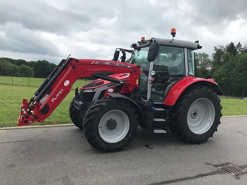 Massey Ferguson MF 5S.145 Dyna-6 "Efficient" - Tractor: foto 2 Massey Ferguson MF 5S.145 Dyna-6 "Efficient" - Tractor: foto 2
