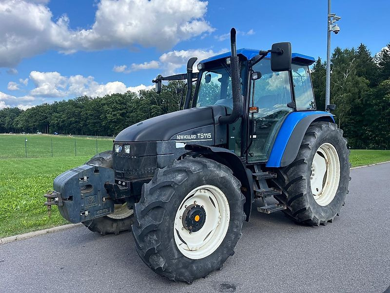 New Holland TS 115 - Tractor: foto 1 New Holland TS 115 - Tractor: foto 1