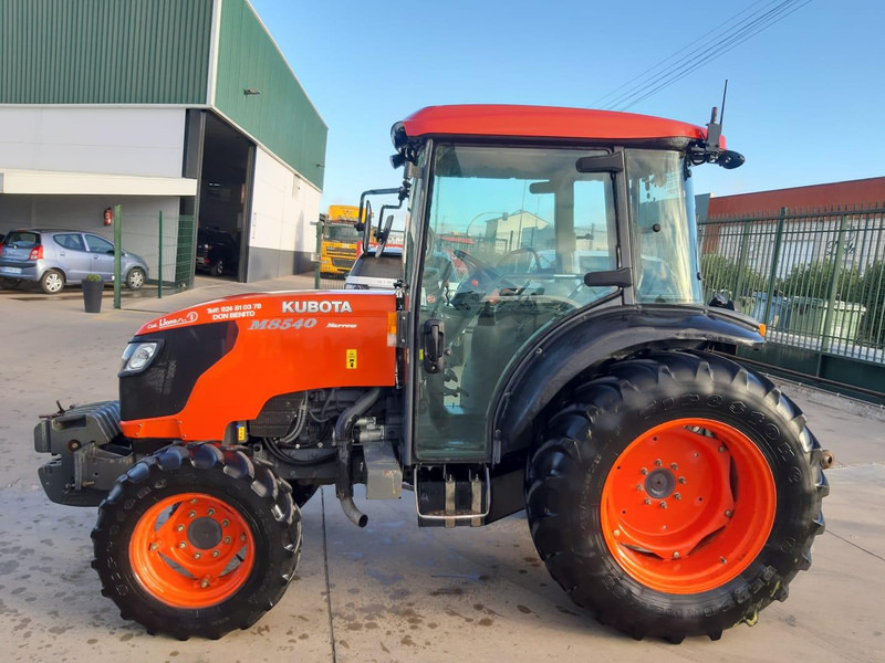Kubota M8540 - Tractor: foto 1 Kubota M8540 - Tractor: foto 1