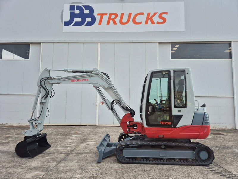 Takeuchi TB250 - Miniexcavadora: foto 1 Takeuchi TB250 - Miniexcavadora: foto 1