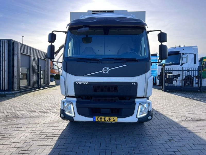 Volvo FL 250 4x2 Koelwagen Thermo king V600 / Tailgate Dhollandia 2000kg - Camión frigorífico: foto 2 Volvo FL 250 4x2 Koelwagen Thermo king V600 / Tailgate Dhollandia 2000kg - Camión frigorífico: foto 2