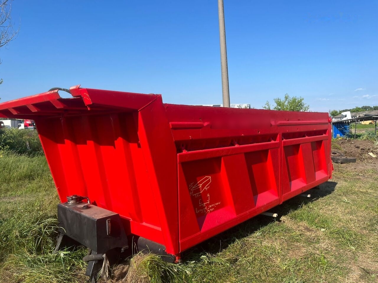 Bena 8x4 cu semissiu si cilindru : 5,5 m lungime semisasiu - Carrocería y exterior para Camión: foto 1 Bena 8x4 cu semissiu si cilindru : 5,5 m lungime semisasiu - Carrocería y exterior para Camión: foto 1