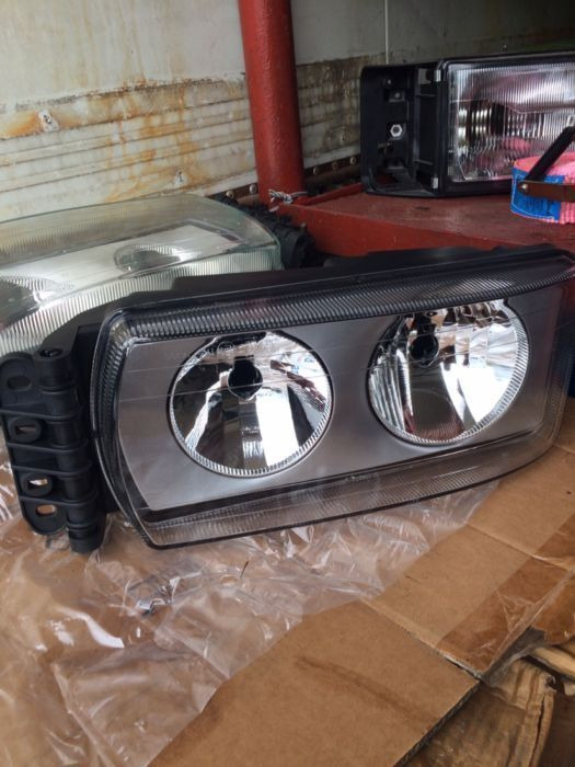 IVECO Stralis - Faro delantero para Camión: foto 1 IVECO Stralis - Faro delantero para Camión: foto 1