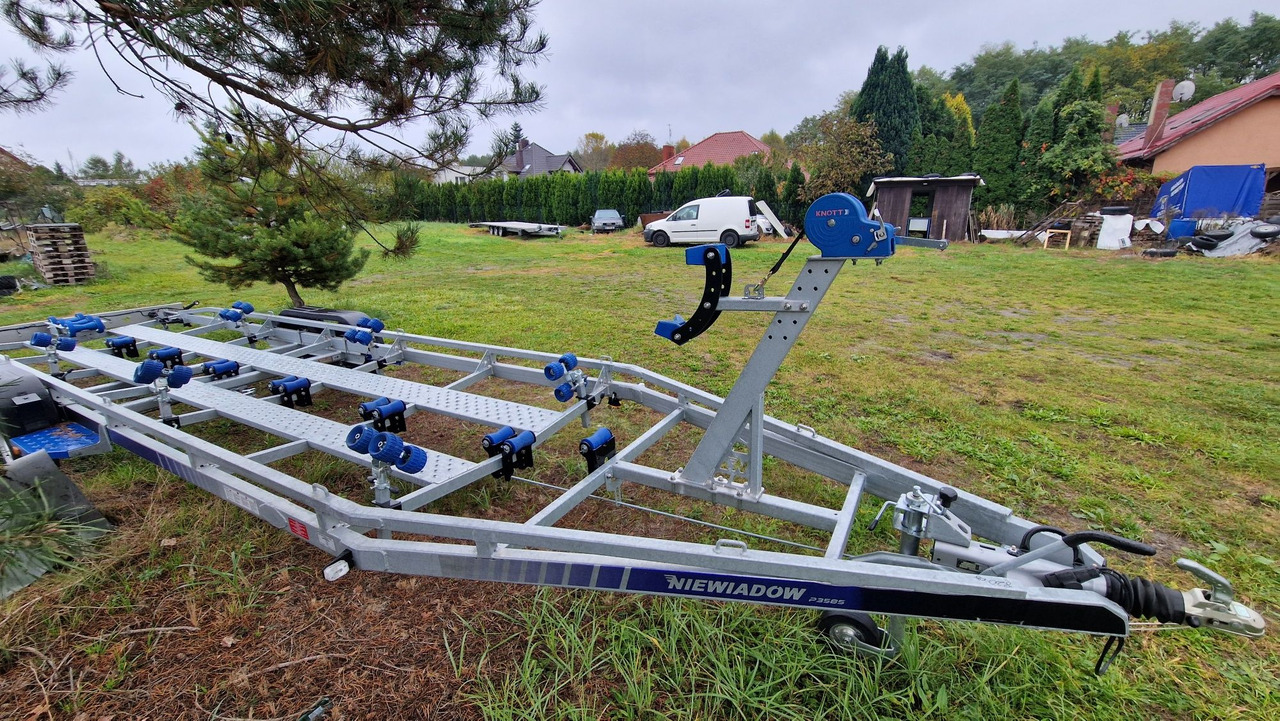 Nowa Przyczepa Podłodziowa 3500kg do 10M Niewiadów P3585HT - Remolque para barco: foto 4 Nowa Przyczepa Podłodziowa 3500kg do 10M Niewiadów P3585HT - Remolque para barco: foto 4
