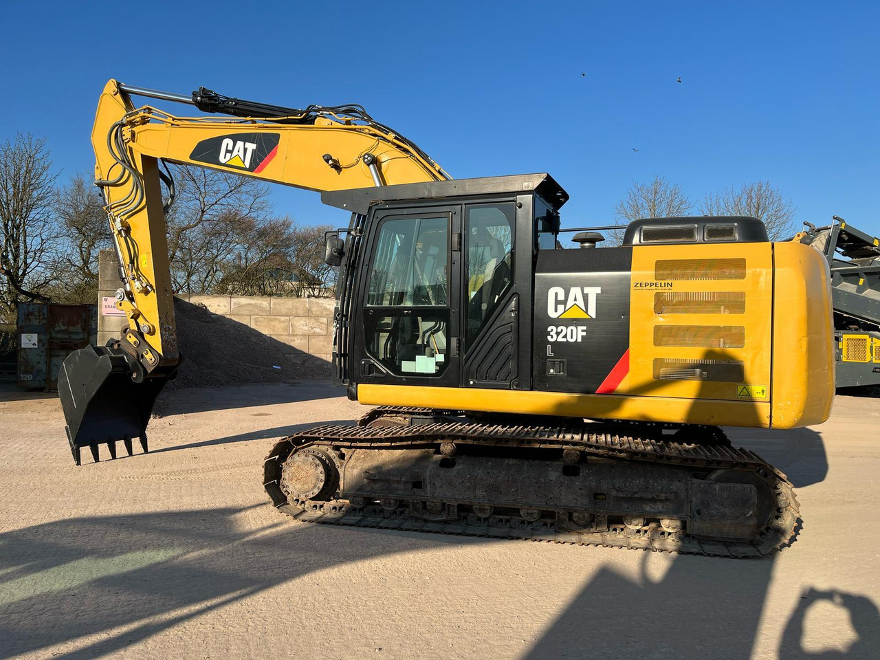 Caterpillar 320FL - Excavadora de cadenas: foto 1 Caterpillar 320FL - Excavadora de cadenas: foto 1