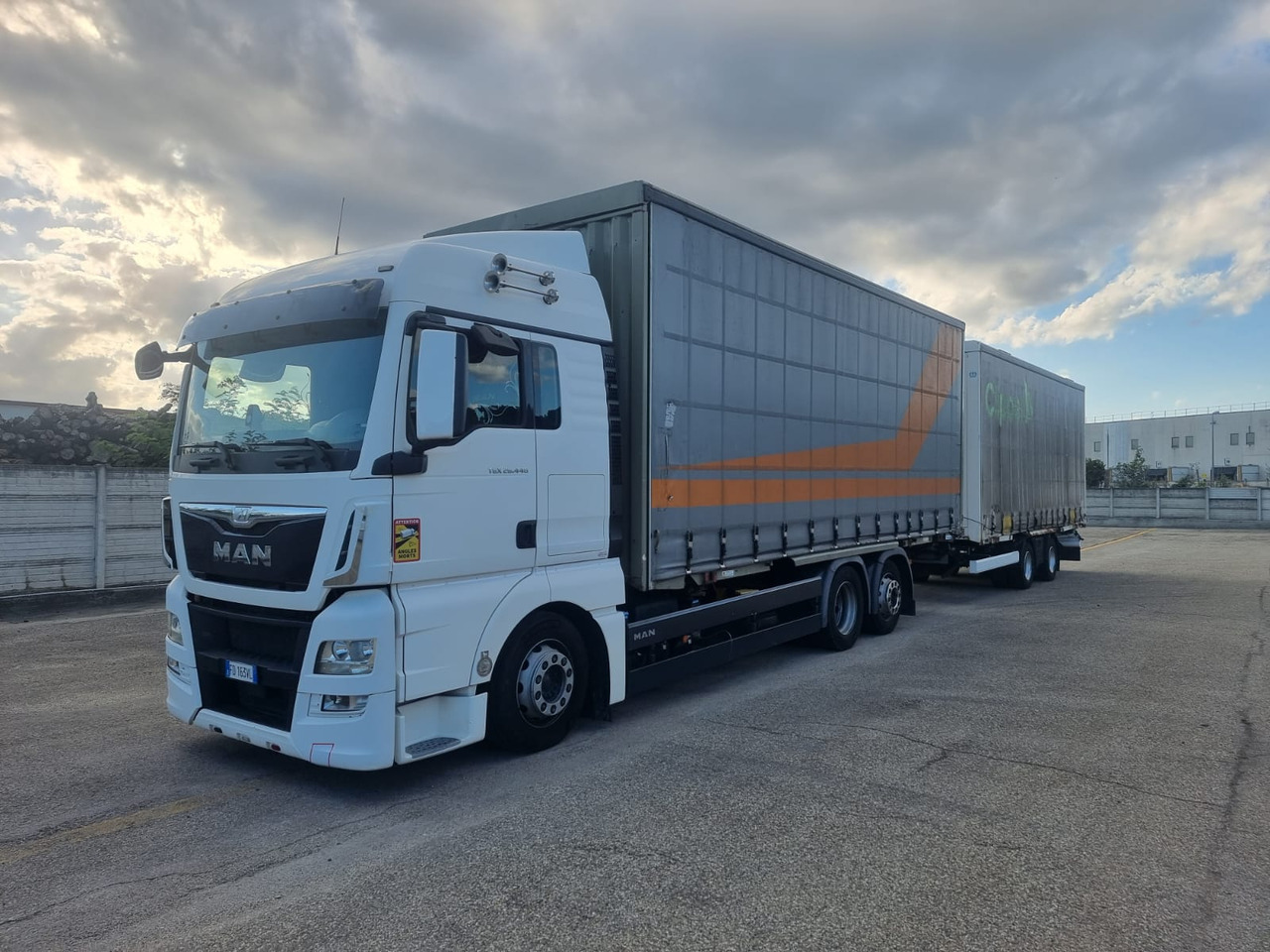 AUTOCARRO PORTACASSE - 2016 - 781000 km MAN TGX 26.440 6x2 - Camión lona, Remolque con toldo: foto 2 AUTOCARRO PORTACASSE - 2016 - 781000 km MAN TGX 26.440 6x2 - Camión lona, Remolque con toldo: foto 2