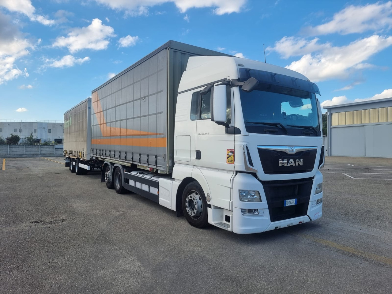 AUTOCARRO PORTACASSE - 2016 - 781000 km MAN TGX 26.440 6x2 - Camión lona, Remolque con toldo: foto 1 AUTOCARRO PORTACASSE - 2016 - 781000 km MAN TGX 26.440 6x2 - Camión lona, Remolque con toldo: foto 1
