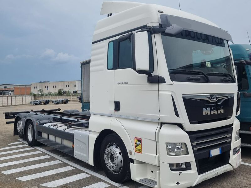 Motrice MAN TGX 6x2 MAN TGX 26.500 - Camión portacontenedore/ Intercambiable: foto 1 Motrice MAN TGX 6x2 MAN TGX 26.500 - Camión portacontenedore/ Intercambiable: foto 1