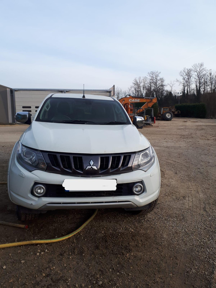 MITSUBISHI MITSUBISHI L200 - Pick-up: foto 1 MITSUBISHI MITSUBISHI L200 - Pick-up: foto 1