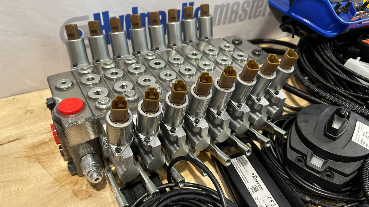 Set Scanreco RC400 with Walvoil DPX100 Fassi, Effer, Atlas, Manitou - Remolque forestal: foto 2 Set Scanreco RC400 with Walvoil DPX100 Fassi, Effer, Atlas, Manitou - Remolque forestal: foto 2