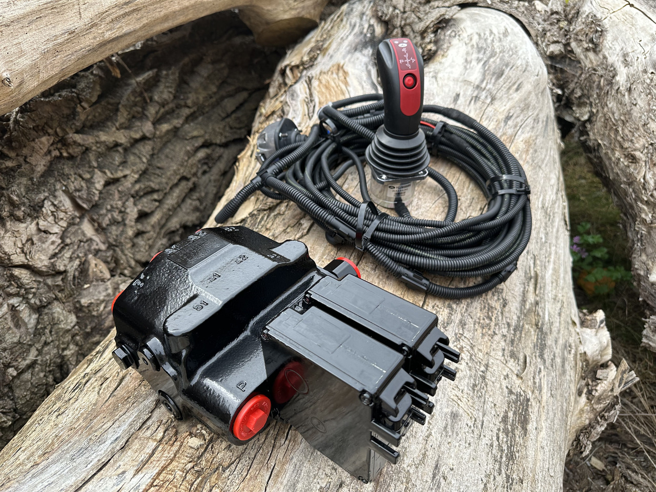 Walvoil SDM/DLM Allis-Chalmers, Case IH Magnum, Fiat, Ford - Cargador frontal para tractor para Cargador frontal para tractor: foto 1 Walvoil SDM/DLM Allis-Chalmers, Case IH Magnum, Fiat, Ford - Cargador frontal para tractor para Cargador frontal para tractor: foto 1