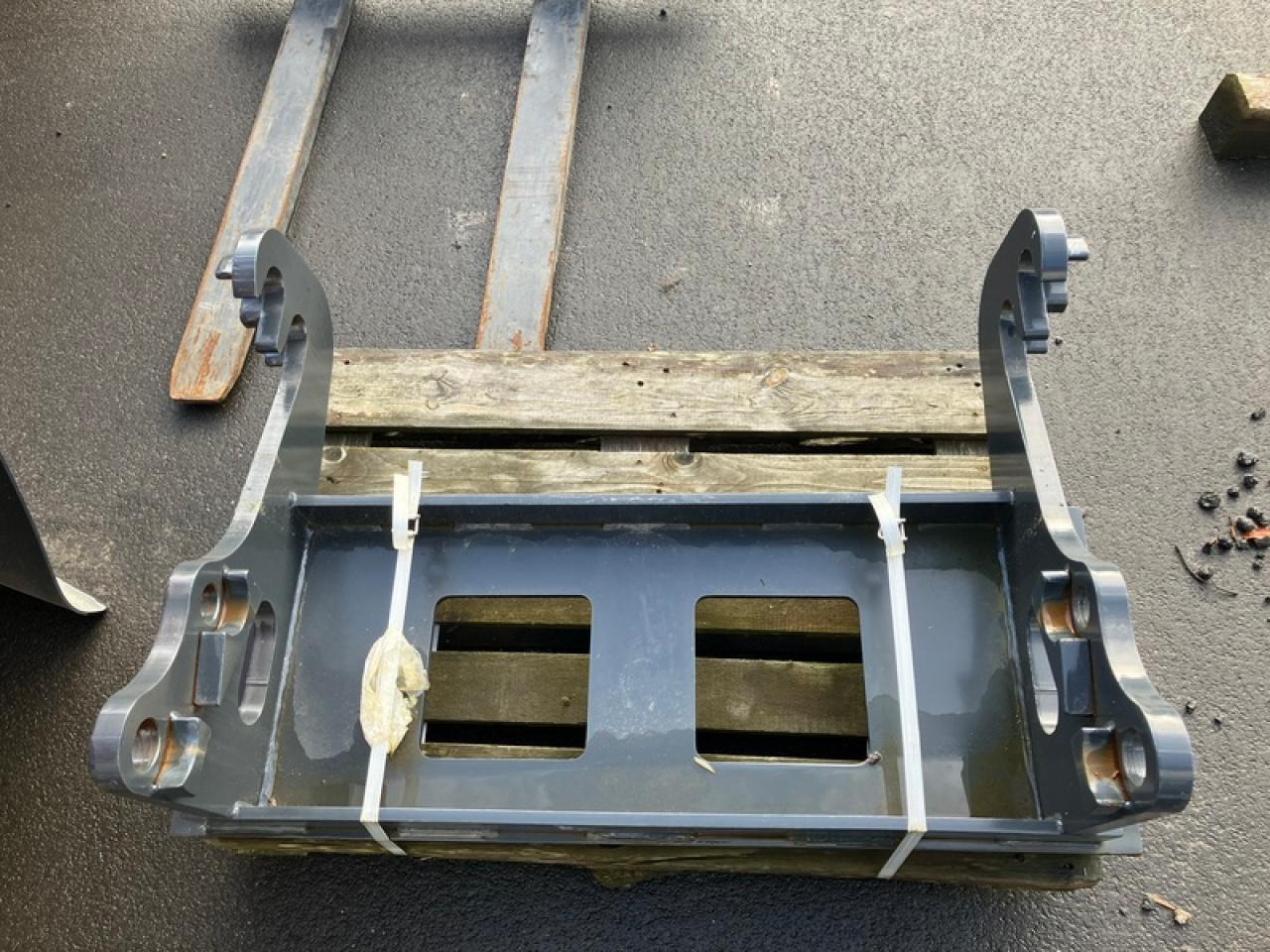 / ADAPTER SCHÄFFER AUF EURO-AUFNAHME - Cargador frontal para tractor: foto 4 / ADAPTER SCHÄFFER AUF EURO-AUFNAHME - Cargador frontal para tractor: foto 4