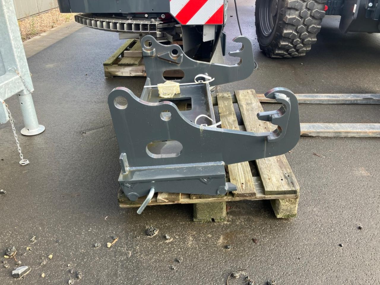 / ADAPTER SCHÄFFER AUF EURO-AUFNAHME - Cargador frontal para tractor: foto 3 / ADAPTER SCHÄFFER AUF EURO-AUFNAHME - Cargador frontal para tractor: foto 3