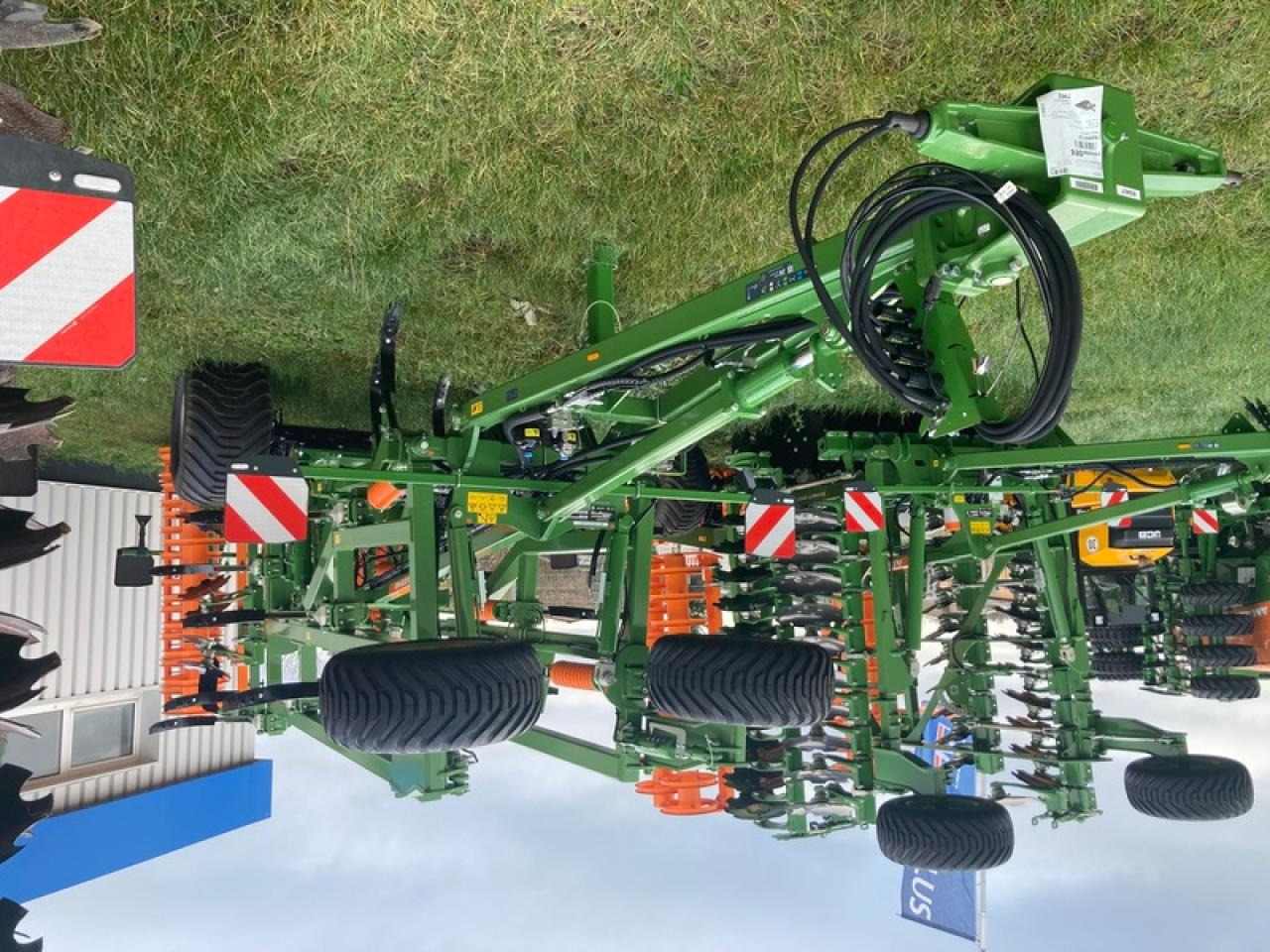 Amazone GRUBBER CENIUS 5003 - Cultivador: foto 2 Amazone GRUBBER CENIUS 5003 - Cultivador: foto 2