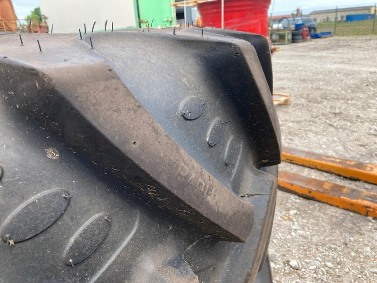 BKT 460/85R34+520/85R46 NEUWERTIG - Neumático: foto 5 BKT 460/85R34+520/85R46 NEUWERTIG - Neumático: foto 5