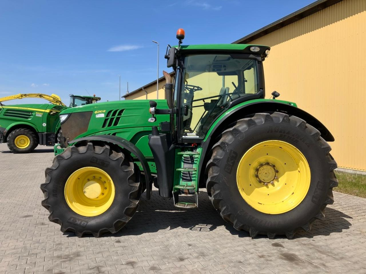 John Deere 6210R AUTOPOWER - Tractor: foto 2 John Deere 6210R AUTOPOWER - Tractor: foto 2