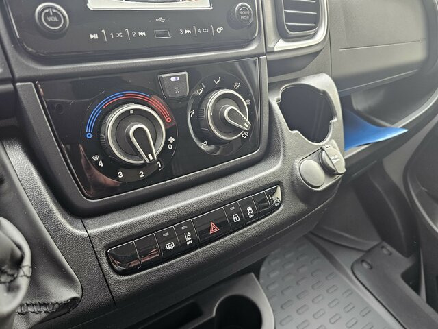 Furgón nuevo FIAT Ducato 35 140 Serie10-9.2 L2H1 Premium Kabine...: foto 16