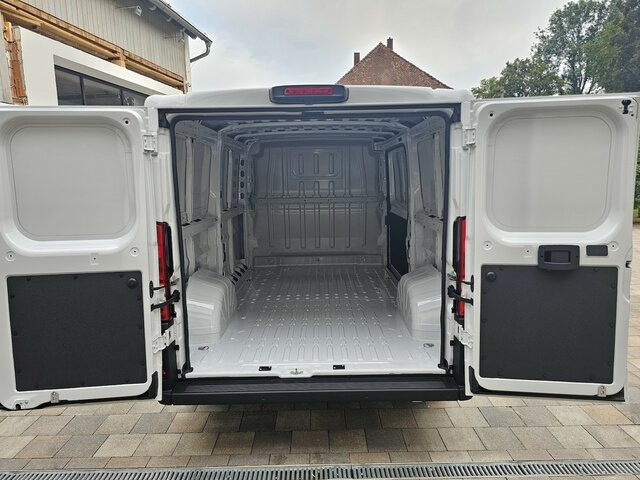 Furgón nuevo FIAT Ducato 35 140 Serie10-9.2 L2H1 Premium Kabine...: foto 28