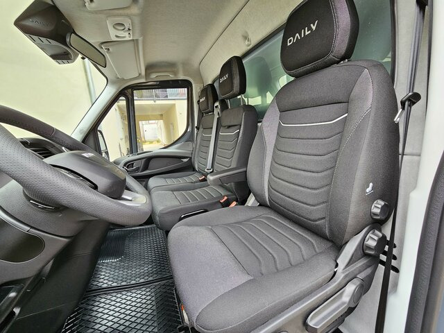 IVECO Daily 35S18 3.0 Pritsche Plane Ladebordwand AHK - Furgoneta con lona: foto 2 IVECO Daily 35S18 3.0 Pritsche Plane Ladebordwand AHK - Furgoneta con lona: foto 2