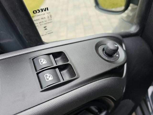 Leasing de IVECO Daily 35S18 3.0 Pritsche Plane Ladebordwand AHK IVECO Daily 35S18 3.0 Pritsche Plane Ladebordwand AHK: foto 40