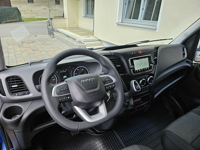 IVECO Daily 35S18HA8 3.0 Hi-Matic AHK Tachograph LED - Furgoneta caja cerrada: foto 4 IVECO Daily 35S18HA8 3.0 Hi-Matic AHK Tachograph LED - Furgoneta caja cerrada: foto 4