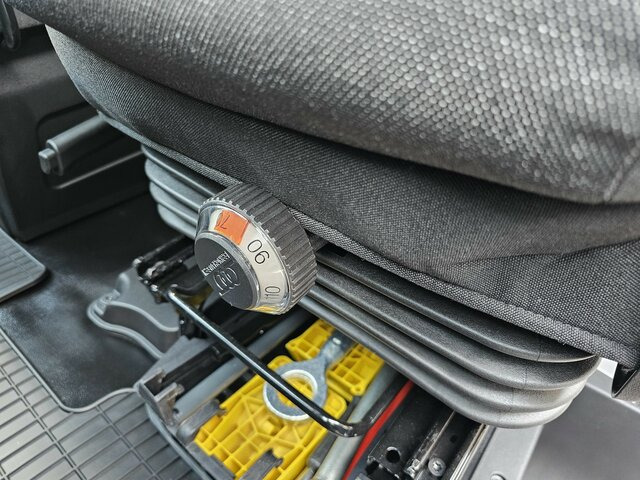 IVECO Daily 35S18HA8V DOKA Hi-Matic 12m³ 2xSchiebetür... - Furgón, Furgoneta combi: foto 4 IVECO Daily 35S18HA8V DOKA Hi-Matic 12m³ 2xSchiebetür... - Furgón, Furgoneta combi: foto 4