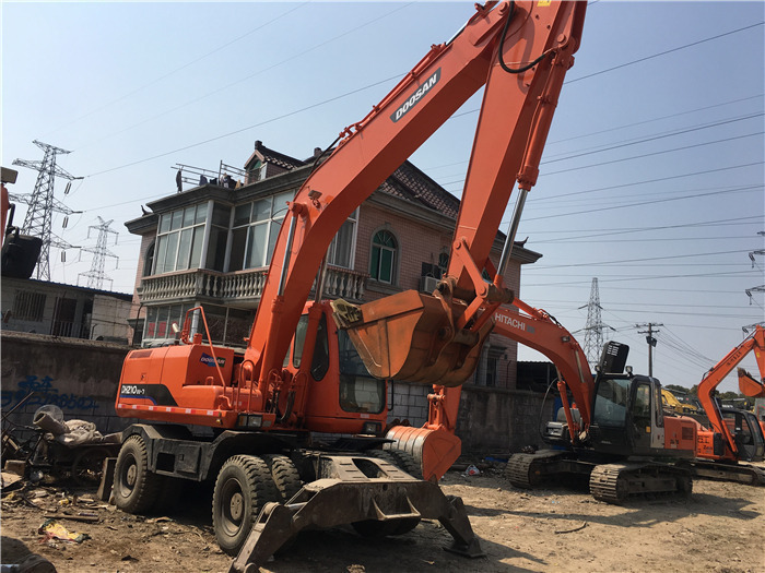 Doosan DH210w-7 wheel excavator - Excavadora de ruedas: foto 2 Doosan DH210w-7 wheel excavator - Excavadora de ruedas: foto 2
