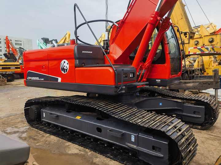 Original Korea made Used Doosan DX225LC DX225 Crawler Used Excavators 25t Working Good Model - Excavadora de cadenas: foto 5 Original Korea made Used Doosan DX225LC DX225 Crawler Used Excavators 25t Working Good Model - Excavadora de cadenas: foto 5
