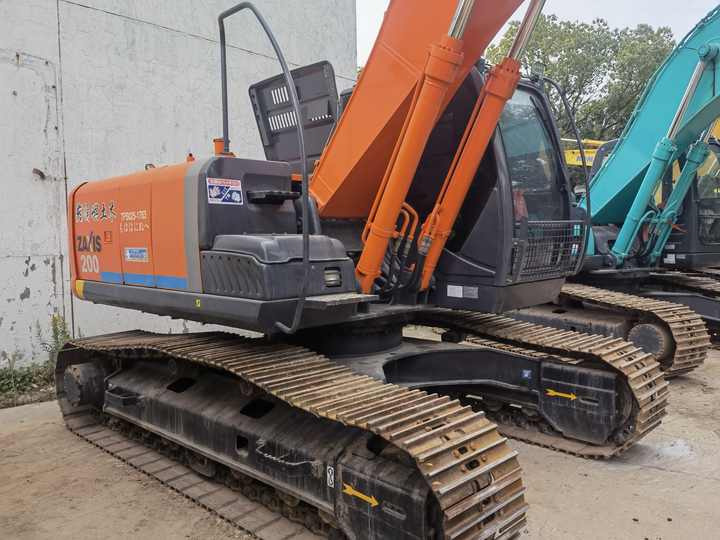 Used excavator Hitachi 20 ton original Japan Hitachi ZX200-3 ZX200-5G EX200-5 ZX240 Excavator FOR SALE - Excavadora: foto 4 Used excavator Hitachi 20 ton original Japan Hitachi ZX200-3 ZX200-5G EX200-5 ZX240 Excavator FOR SALE - Excavadora: foto 4