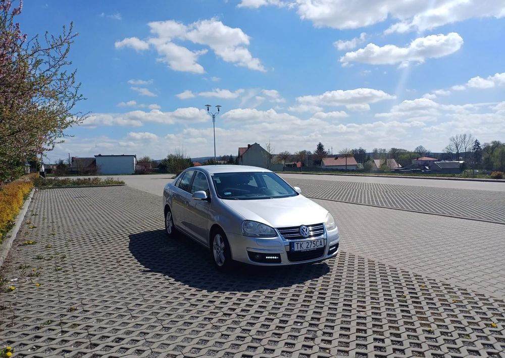 Sedan Volkswagen Jetta: foto 13