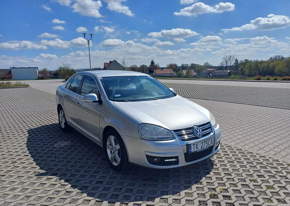 Sedan Volkswagen Jetta: foto 8
