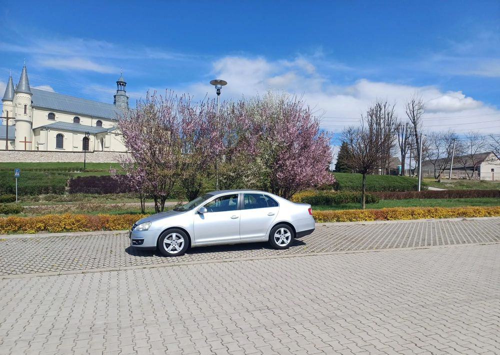 Sedan Volkswagen Jetta: foto 17