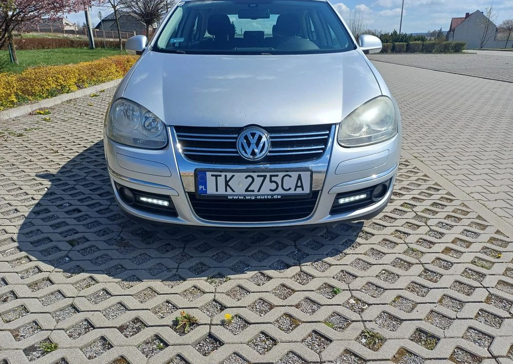 Sedan Volkswagen Jetta: foto 16