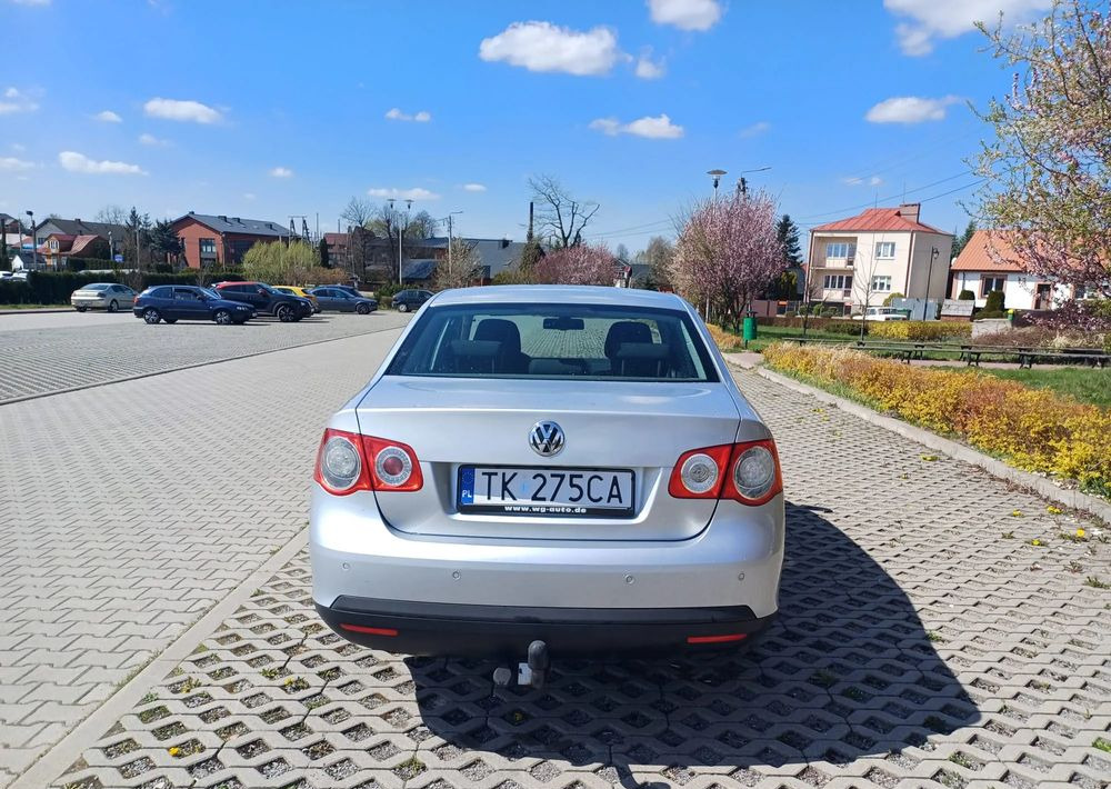 Sedan Volkswagen Jetta: foto 11