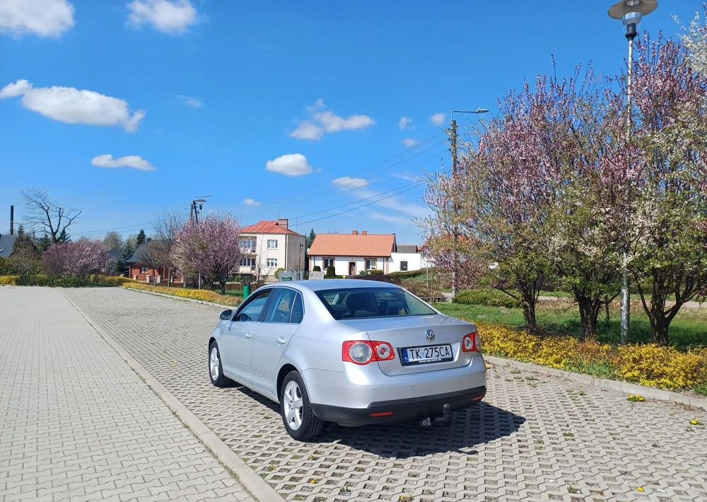 Sedan Volkswagen Jetta: foto 14
