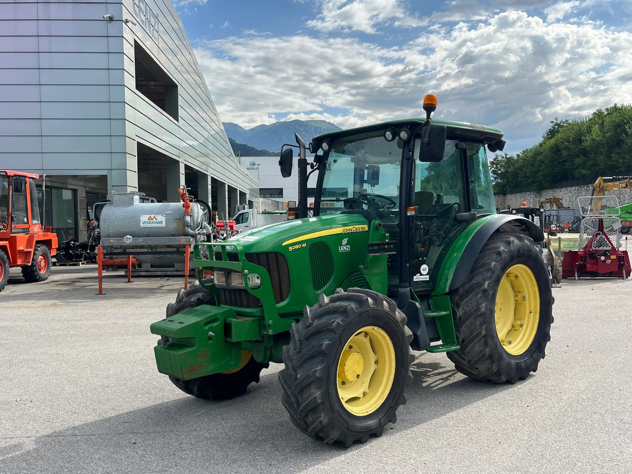 JOHN DEERE 5080 M - Tractor: foto 2 JOHN DEERE 5080 M - Tractor: foto 2