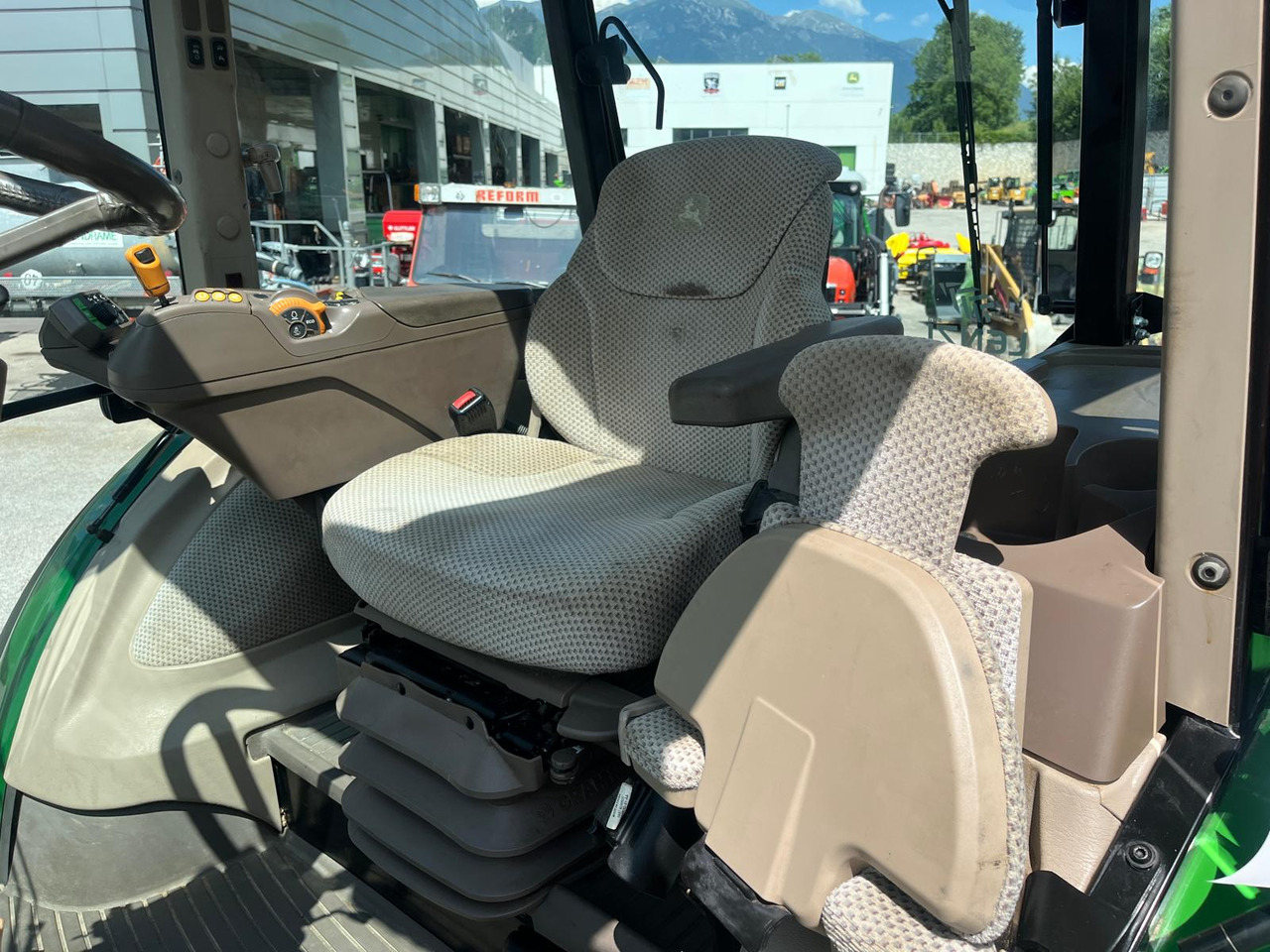 Tractor JOHN DEERE 5115R: foto 14