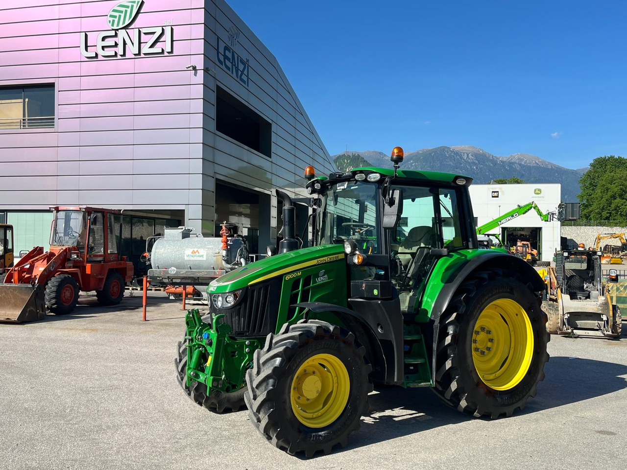 JOHN DEERE 6100M - Tractor: foto 1 JOHN DEERE 6100M - Tractor: foto 1