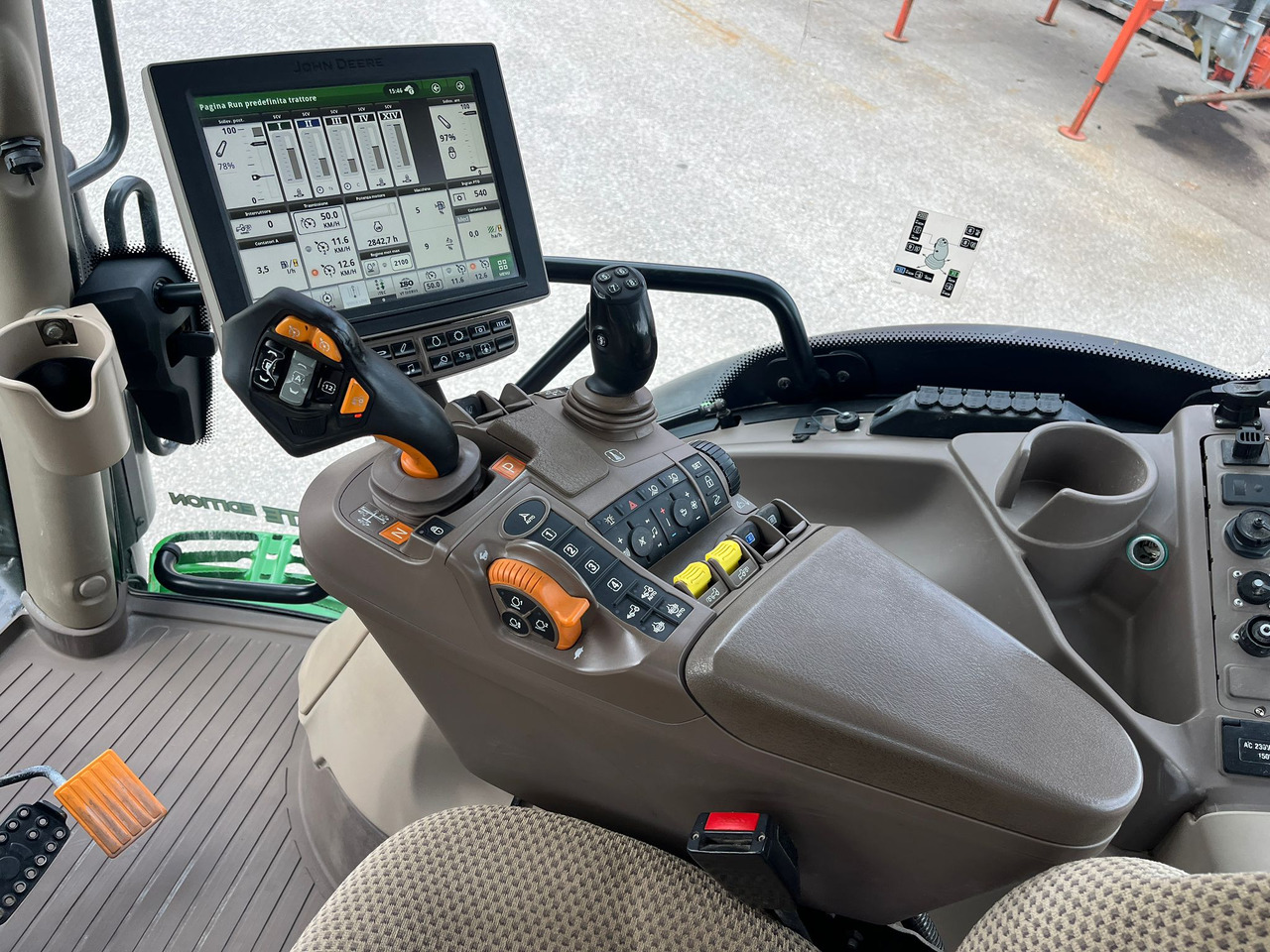 Tractor JOHN DEERE 6130R: foto 15