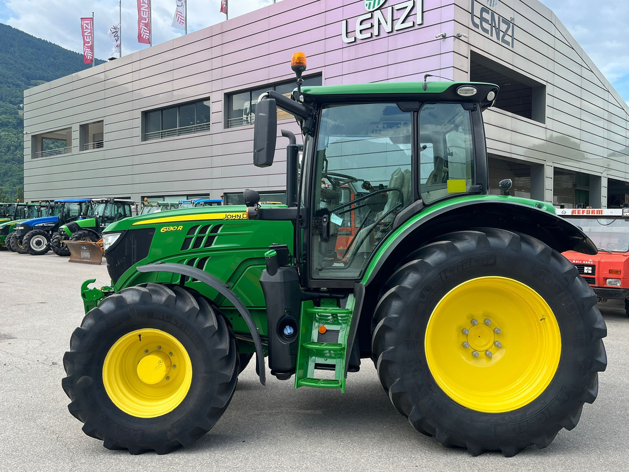 Tractor JOHN DEERE 6130R: foto 12