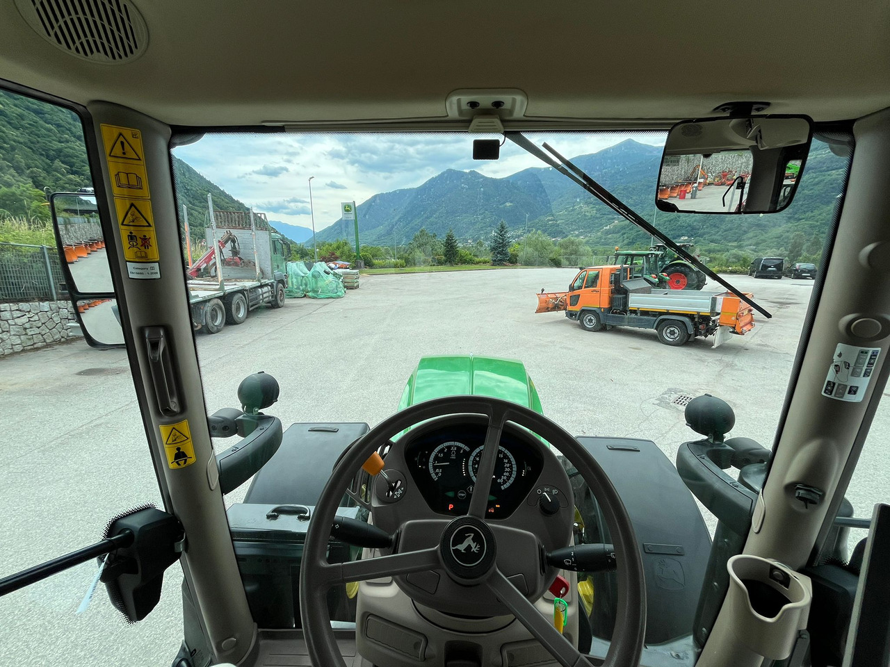 Tractor JOHN DEERE 6130R: foto 17