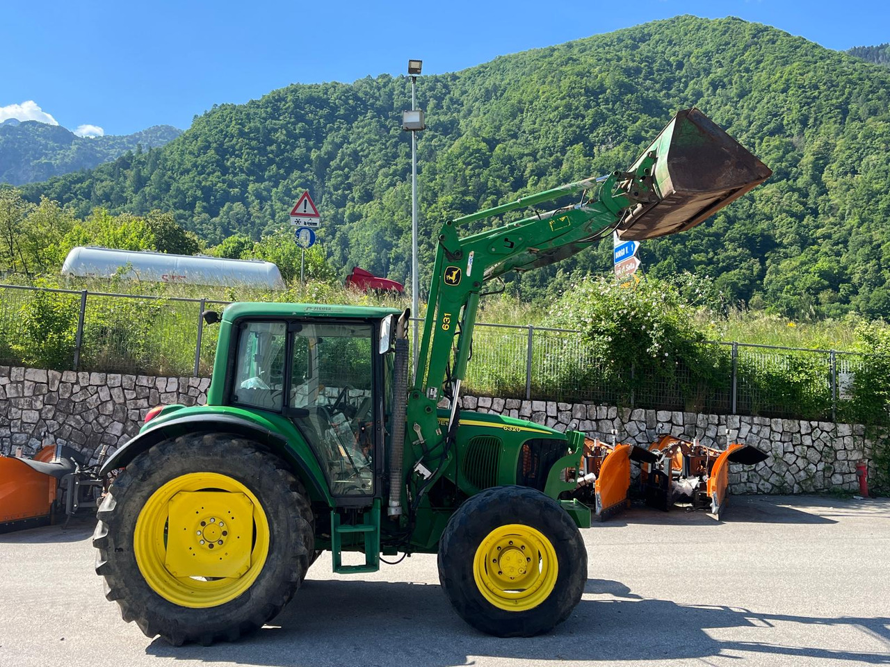 JOHN DEERE 6320 - Tractor: foto 4 JOHN DEERE 6320 - Tractor: foto 4