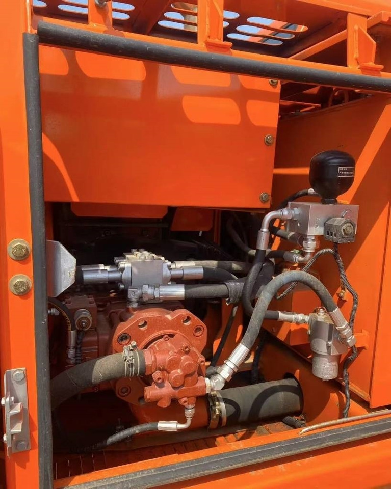 Doosan 150 - Excavadora de cadenas: foto 3 Doosan 150 - Excavadora de cadenas: foto 3