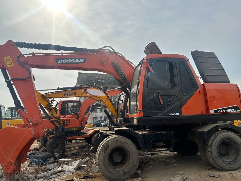 Doosan 150 W-7 - Excavadora de ruedas: foto 1 Doosan 150 W-7 - Excavadora de ruedas: foto 1