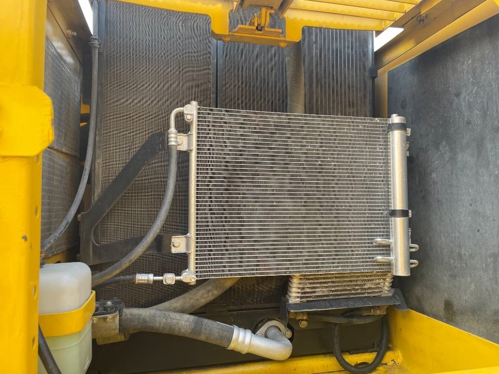 Komatsu PC 200-8 - Excavadora de cadenas: foto 4 Komatsu PC 200-8 - Excavadora de cadenas: foto 4