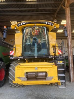 Cosechadora de granos New Holland CR 7.90: foto 11