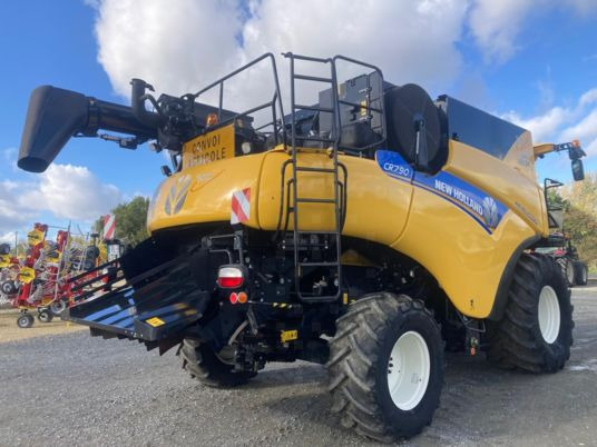 Cosechadora de granos New Holland CR 7.90: foto 12